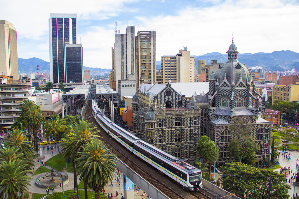 La Mejor Época para Hacer Tours en Medellín: Clima y Temporadas