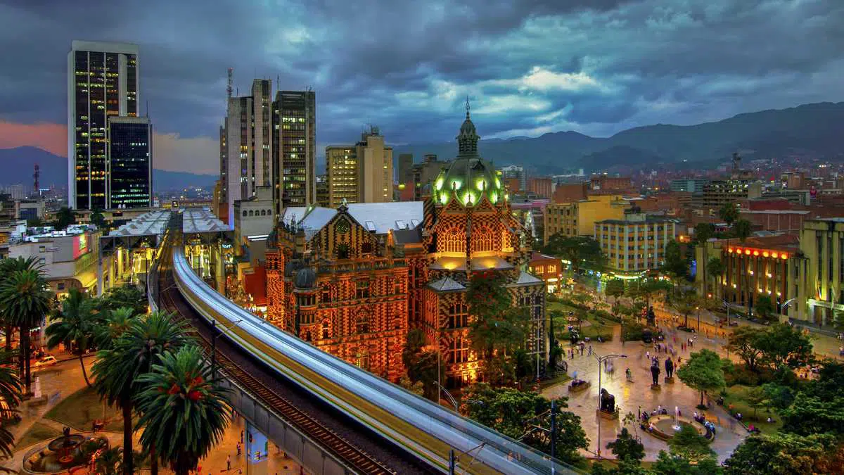 ¿Quiénes Ofrecen los Mejores Tours en Medellín? Comparativa 2026
